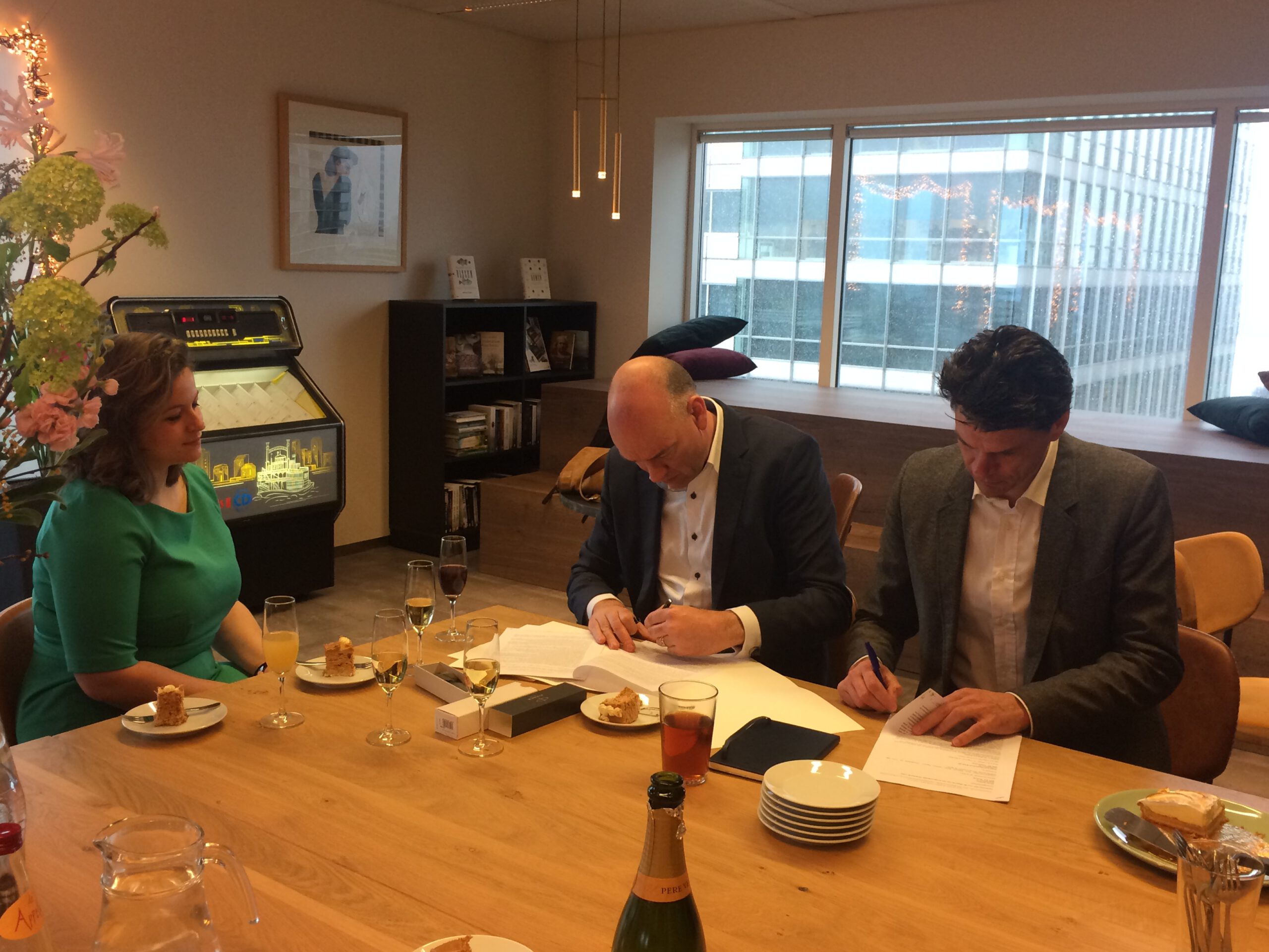 Editor Roselinde Bouman, myself, and Maarten Boers at the contract signing